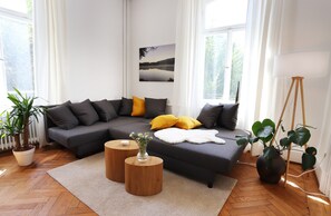 TV, ping pong - Premium Loft Magnetfels – 100 sqm, Garden Hot Tub, 2 Saunas, Whirlpool Bath, 2 Bedrooms (Lenzkirch)