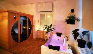 Spa - Premium Loft Magnetfels – 100 sqm, Garden Hot Tub, 2 Saunas, Whirlpool Bath, 2 Bedrooms (Lenzkirch)
