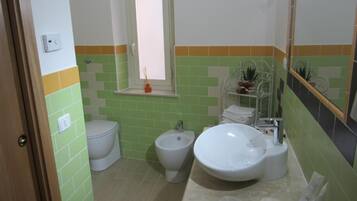 Chambre Double Confort, vue montagne | Salle de bain