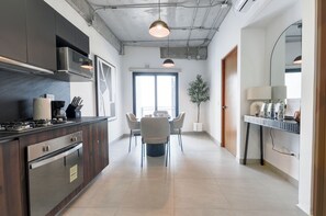 Phòng Suite, ban công, quang cảnh thành phố | Khu phòng khách