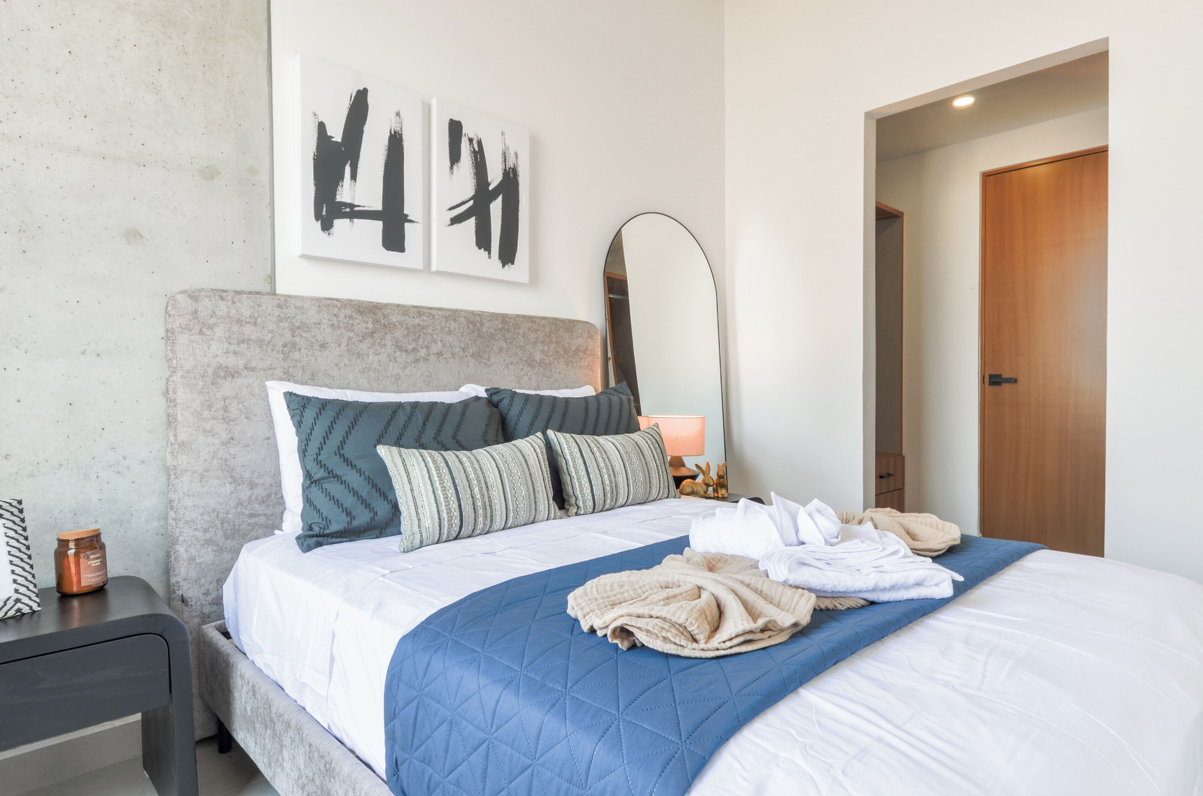 Suite, Balcony, City View