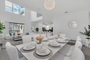 Dining - Stunning Kissimmee 5 Bedroom Villa with Pool Near Disney World and Epic Universe (Kissimmee)
