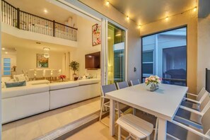 Dining - Stunning Kissimmee 5 Bedroom Villa with Pool Near Disney World and Epic Universe (Kissimmee)