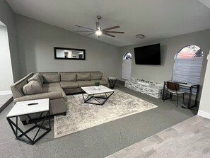 Smart TV - Two-in-one home in East Houston (Houston)