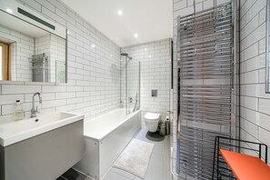 Hair dryer - Stylish Flat by Victoria Park (London)