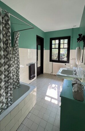 Shower, hair dryer, bidet - Villa Gaume with exceptional view of the forest, 2 minutes from Dune du Pyla (La Teste-de-Buch)