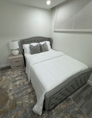 Room - Velvet&Rose|Elegant Private 2BR Suite|Free Parking|Wi-Fi (Winnipeg)