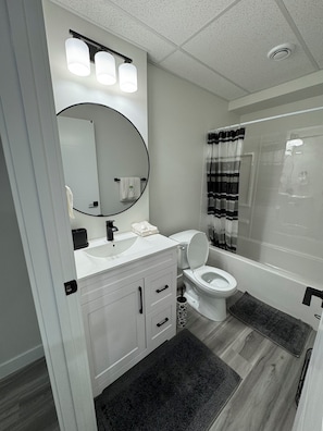 Bathroom - Velvet&Rose|Elegant Private 2BR Suite|Free Parking|Wi-Fi (Winnipeg)