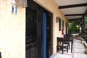 Double Room | Outdoor dining - Hotel Casa el Moro (Puerto Morelos)