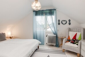 3 habitaciones, tabla de planchar con plancha, wifi y ropa de cama 