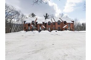 Exterior - 3-bedroom condo in peaceful Campton with air conditioning (Campton)