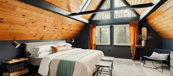 Modern Wooded A-Frame âą Expansive Backyard âą Firepit & Family-Friendly Retreat
