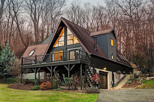 Modern Wooded A-Frame • Firepit, Playroom & Game Room • Family-Friendly