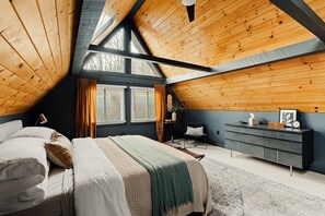 5 bedrooms, iron/ironing board, travel cot, WiFi - Modern Wooded A-Frame • Expansive Backyard • Firepit & Family-Friendly Retreat (Conestoga)