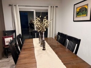 Dining - Enjoyable 3-bedroom house with AC in charming Lamoine (Lamoine)