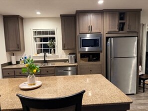 Private kitchen - Enjoyable 3-bedroom house with AC in charming Lamoine (Lamoine)