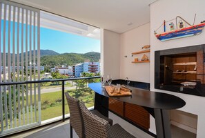 Apartment | Interior - Charme e Conforto - 400m Praia de Palmas (Governador Celso Ramos)