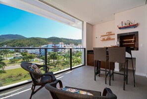 Apartment | Interior - Charme e Conforto - 400m Praia de Palmas (Governador Celso Ramos)