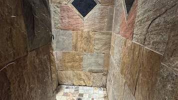 Dusche, Handtücher, Seife, Toilettenpapier