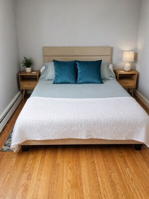 2 bedrooms, iron/ironing board, Internet, bed sheets