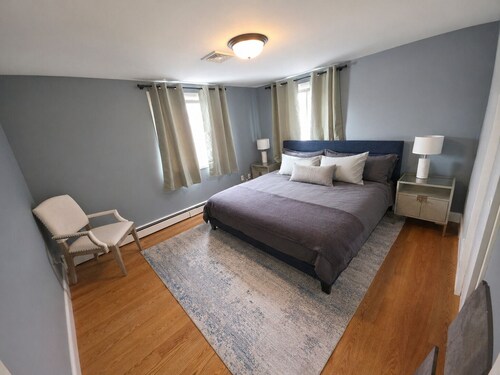 Beautiful 2-bedroom condo in Beverly 1 Mile to Salem