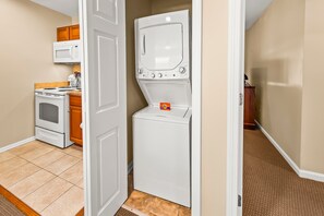 Interior - Golf & Pool Condo Family Friendly in New Bern (New Bern)