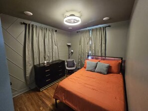 3 bedrooms, iron/ironing board, WiFi, bed sheets - 3-bedroom completely renovated East Atlanta Home perfect for relaxing stays (Atlanta)