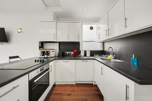 Fridge, microwave, oven, dishwasher - 1 bed apt in the heart of London (Greater London)
