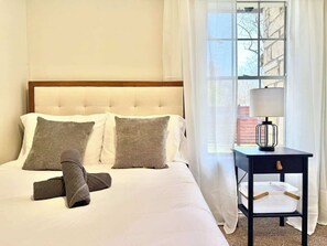 Bügeleisen/Bügelbrett, Reisekinderbett, WLAN, Bettwäsche