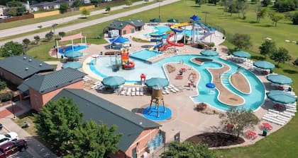 Huge Home near Family Water Park- Fully Stocked