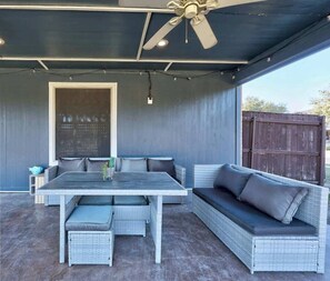 Outdoor dining - Huge Home near Family Water Park- Fully Stocked (Temple)