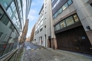 Exterior - Central and Elegant City Apt with Balcony (Greater London)
