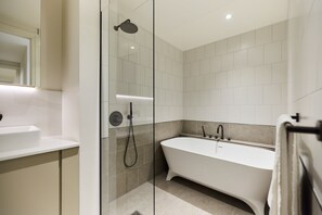 Bathroom - Pembridge Residence Bright Stylish Notting Hill 10 (Greater London)