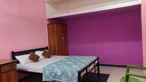 4 bedrooms, iron/ironing board, Internet, bed sheets - Pink villa inn A Comfortable Home stay, Guwahati Assam,Ac & non  ac room' availa (Guwahati)