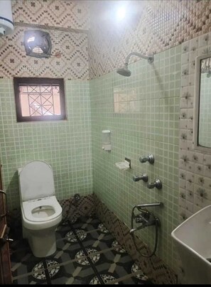 Bathroom - Pink villa inn A Comfortable Home stay, Guwahati Assam,Ac & non  ac room' availa (Guwahati)