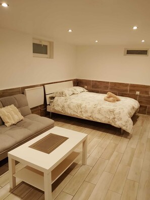 Room - Vrbo Property (Tremblay-en-France)