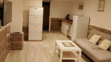 1 Schlafzimmer, Reisekinderbett, Bettwäsche