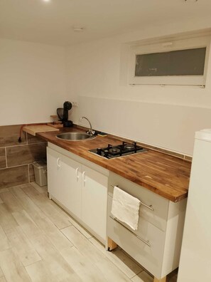 Private kitchen - Vrbo Property (Tremblay-en-France)