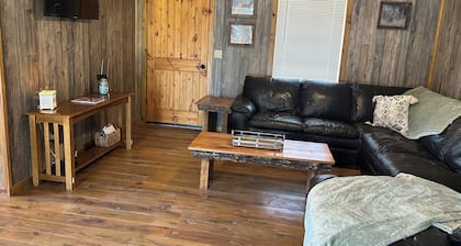 RUSTIC CABIN IN WEST MINERAL