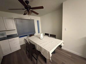 Dining - 4BR Retreat 15 from the Strip 5 Beds Fully Furnished Perfect for extended Stays (Henderson)