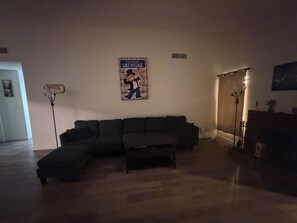 Interior - 4BR Retreat 15 from the Strip 5 Beds Fully Furnished Perfect for extended Stays (Henderson)