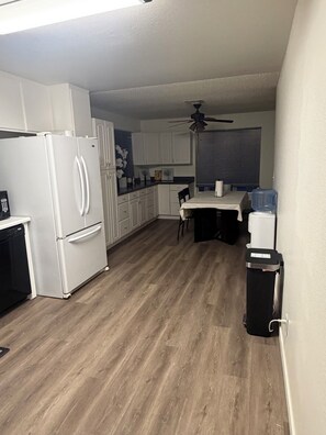 Private kitchen - 4BR Retreat 15 from the Strip 5 Beds Fully Furnished Perfect for extended Stays (Henderson)