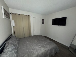 4 bedrooms, WiFi - 4BR Retreat 15 from the Strip 5 Beds Fully Furnished Perfect for extended Stays (Henderson)