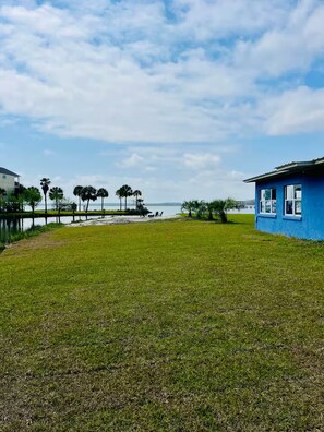 Property grounds - Peaceful Two Bedroom Cottage with Private Beach (Elberta)