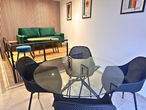 Dining - Asteria by Pom, pkg, clim, wifi (Agde)