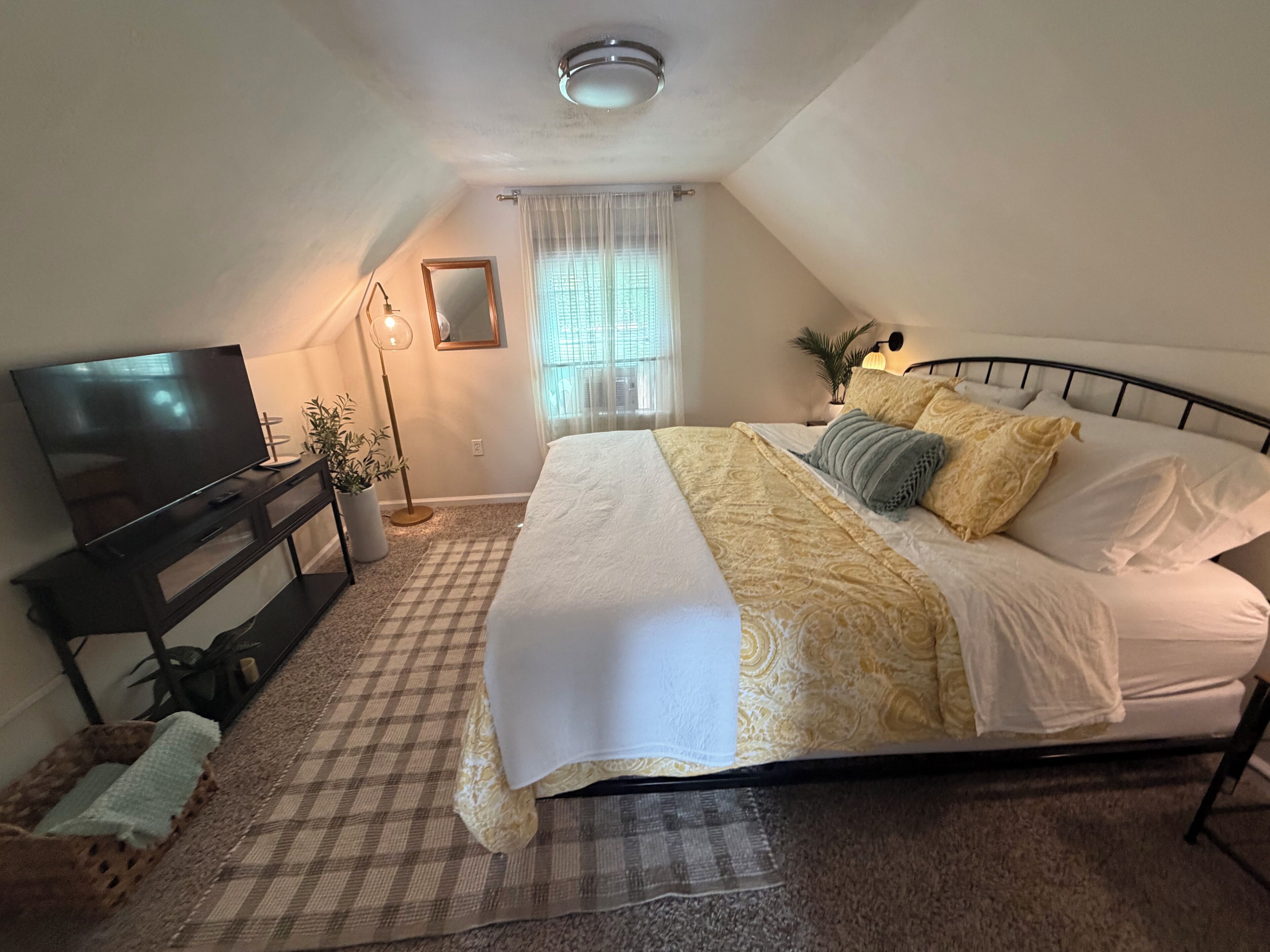 3 slaapkamers, een strijkplank/strijkijzer, internet, beddengoed