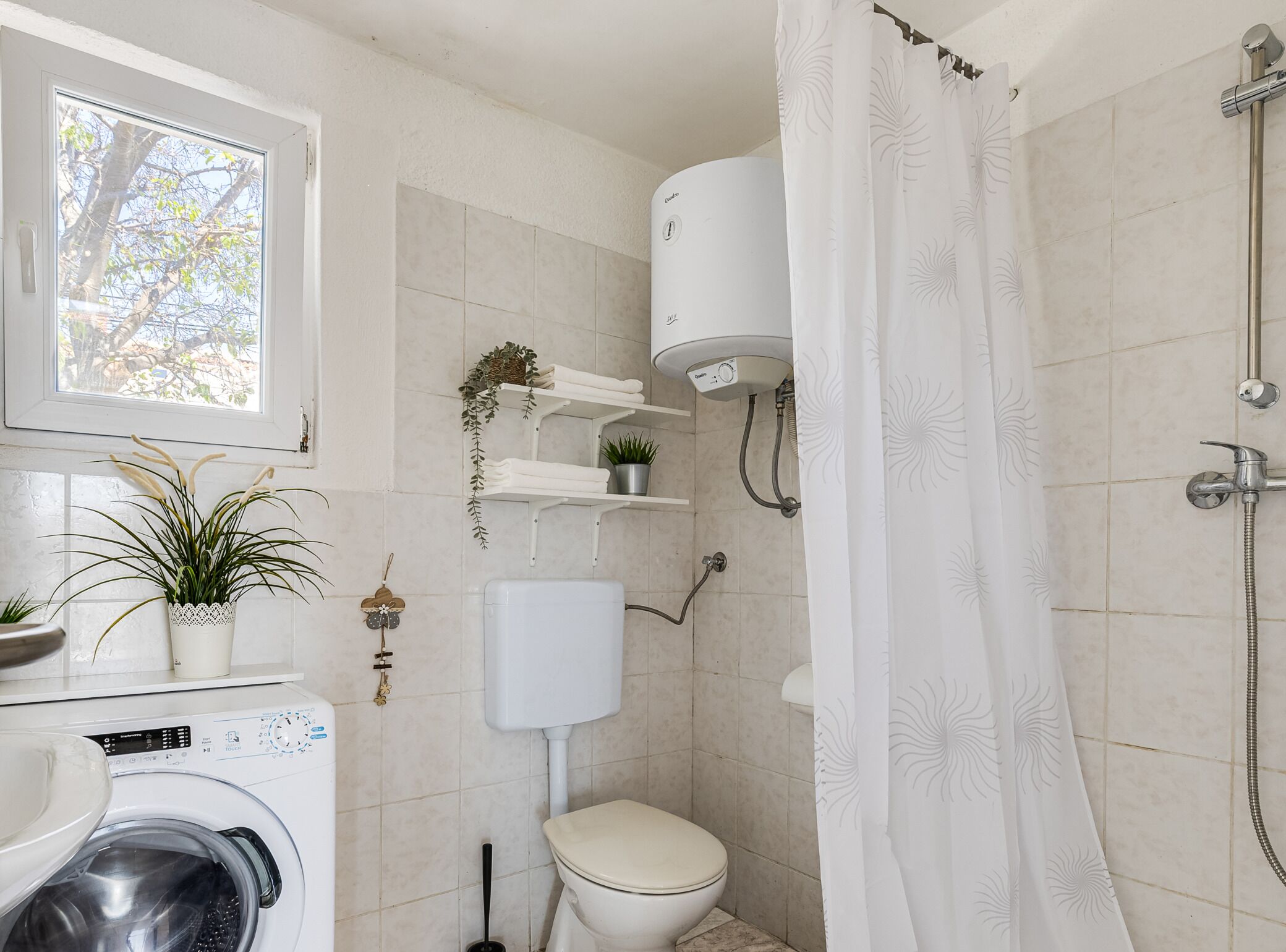 Apartment (First Floor) | Bathroom | Shower, towels