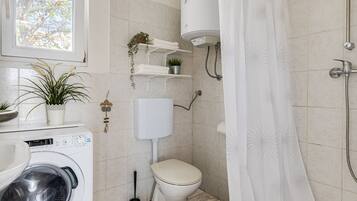 Apartment (First Floor) | Bathroom | Shower, towels