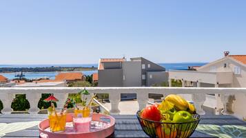 Apartment (2nd Floor) | Terrace/patio