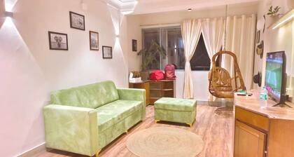 Well-Connected 1BHK in the Heart of the City